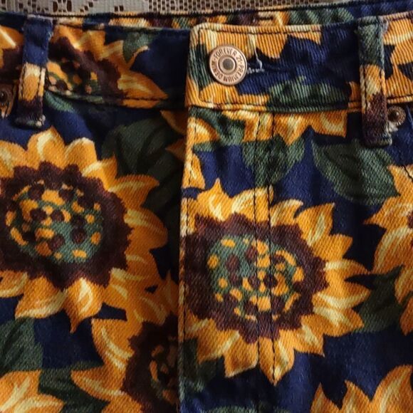 New Forever 21 Women's Size S Blue Yellow Sunflower print‎ cuffed shorts zip - Picture 2 of 9